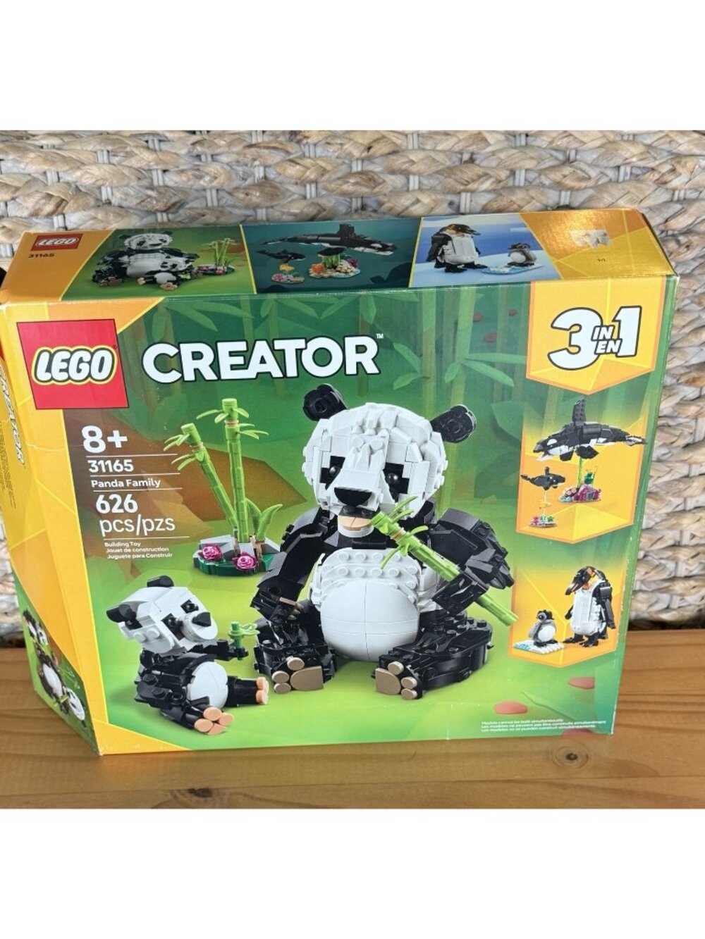 LEGO Creator Panda Family 31165 3-in-1 Set, 626 Pieces NEW Open Box